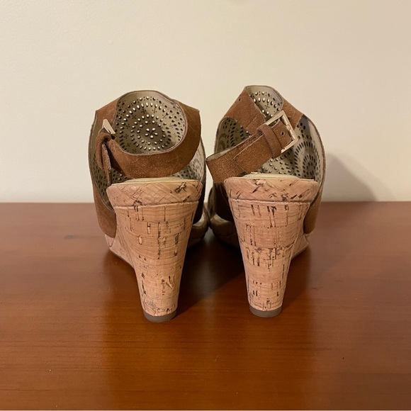 NWOT Isaac Mizrahi Live Seismic Suede Wedge Sandals Tan Brown Heels Leather 6.5 - Picture 10 of 11